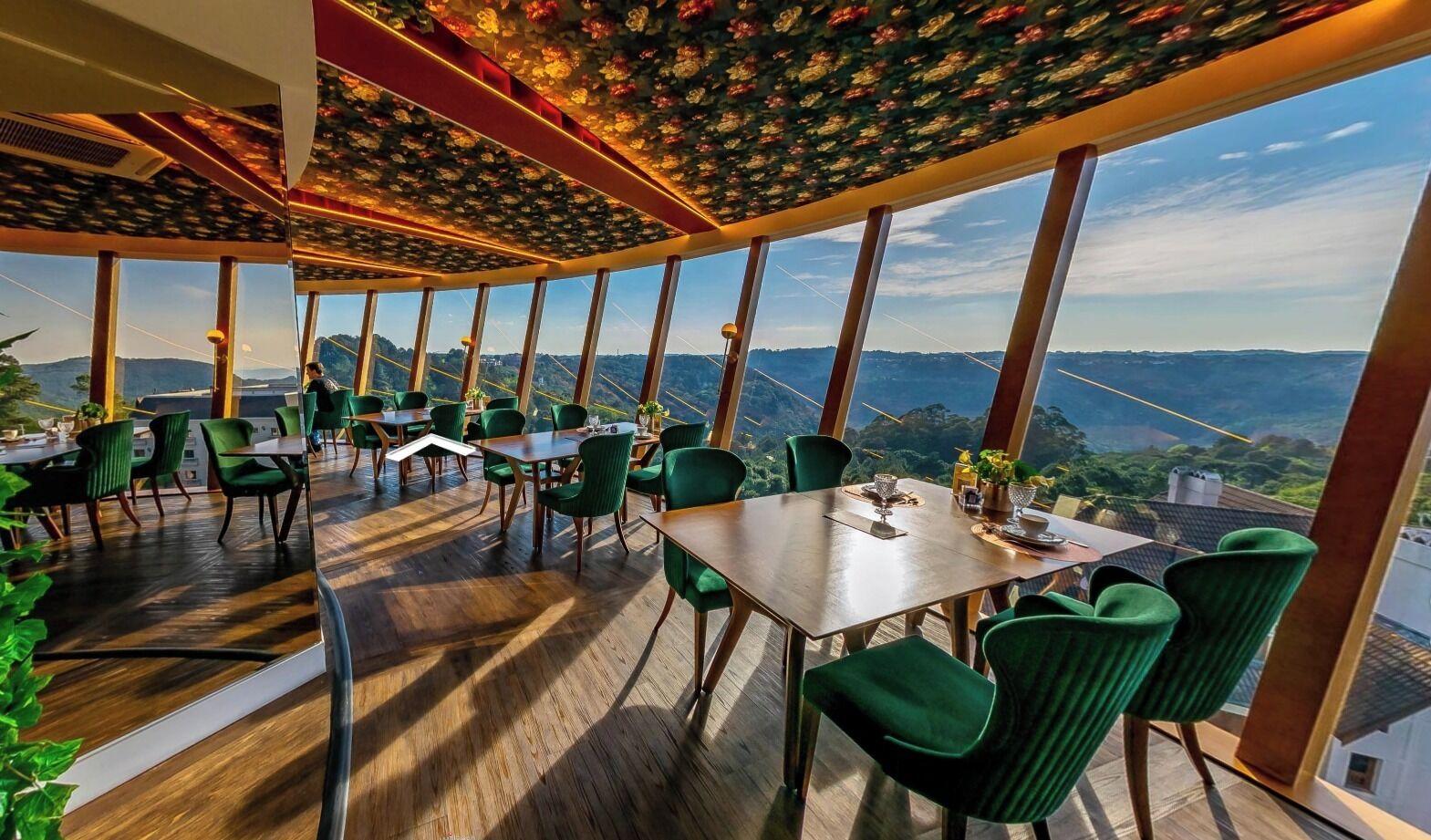 15 Hotéis Centrais Perto da Aldeia do Papai Noel que Vale Reservar