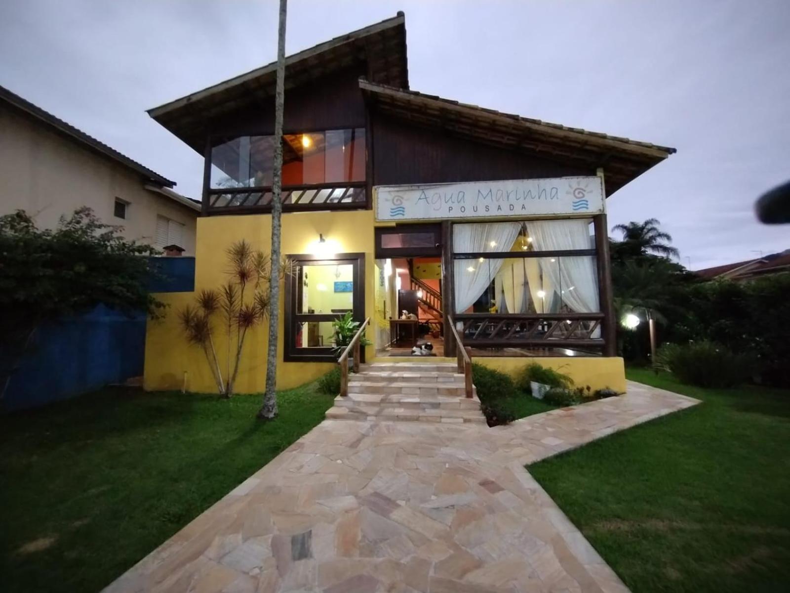 Hospedagem Barata na Costa Verde: 8 Opções Comparadas